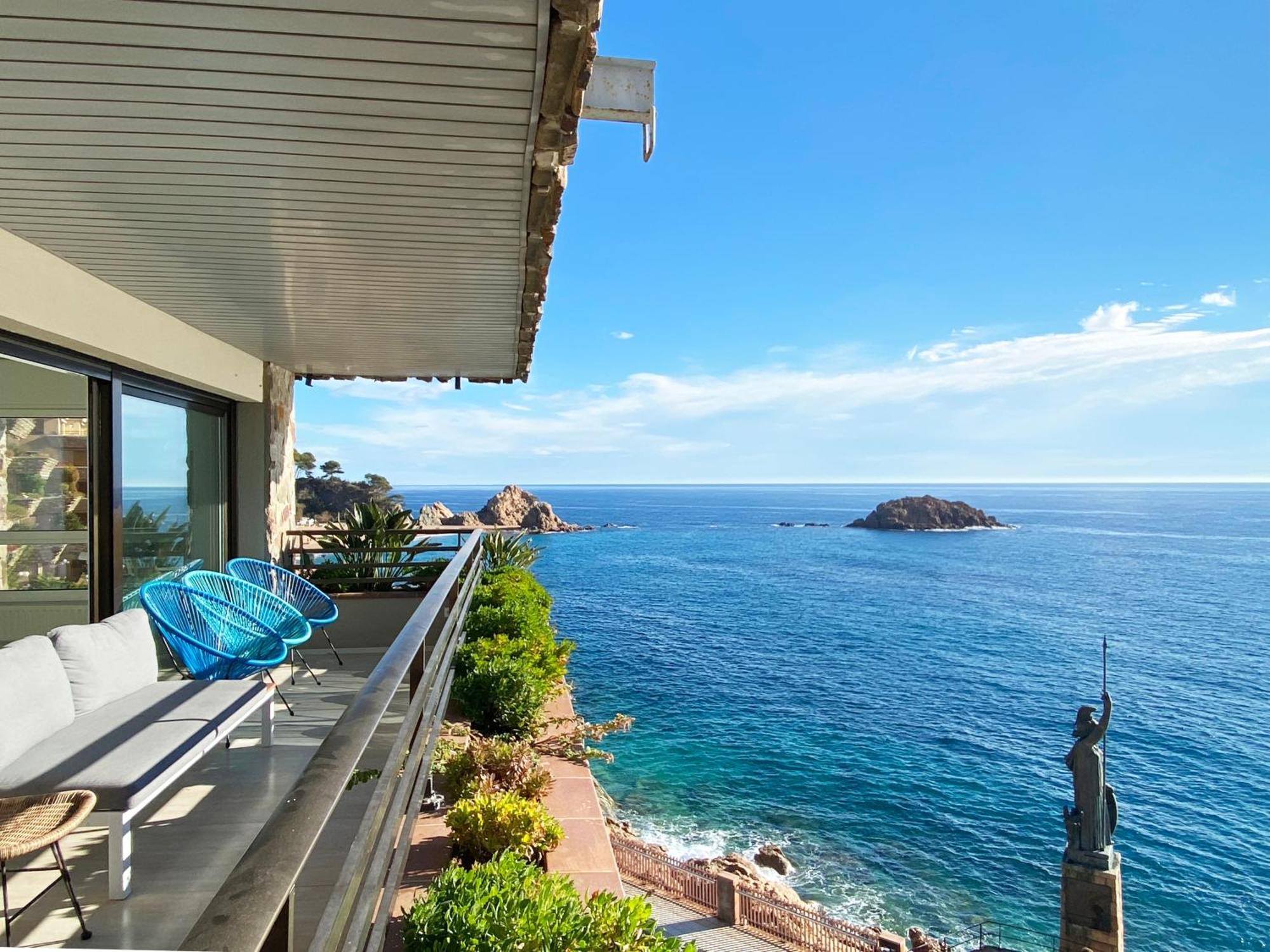 Magnificent Apartment At The Sea Front Of Tossa De Mar Buitenkant foto
