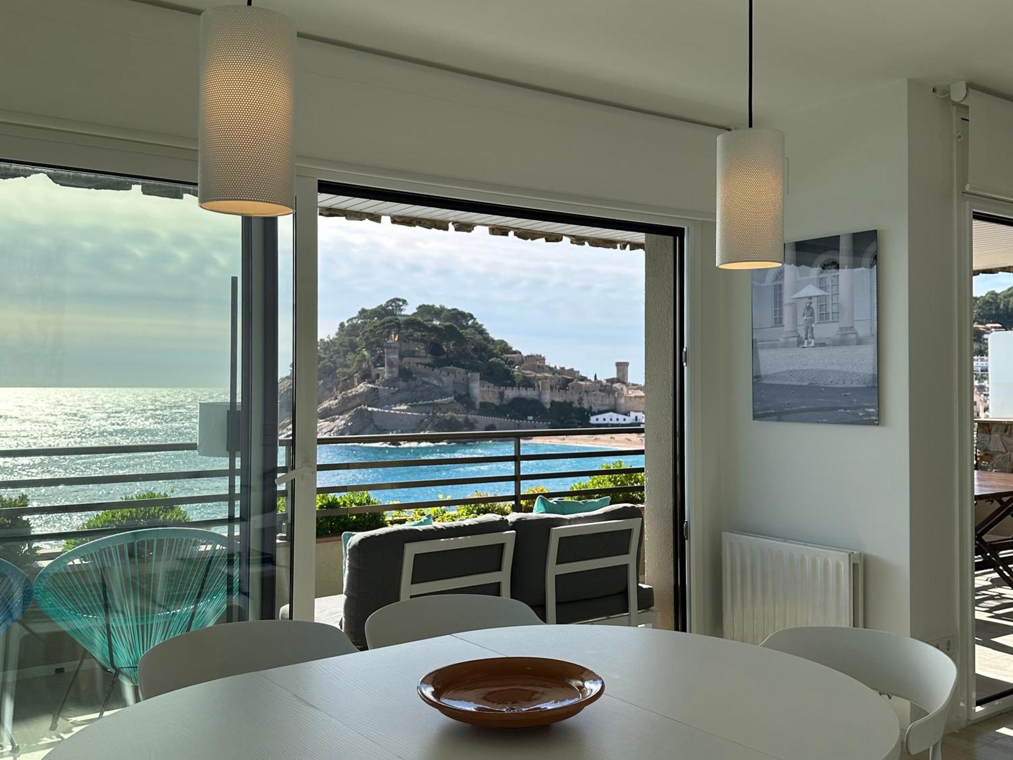 Magnificent Apartment At The Sea Front Of Tossa De Mar Buitenkant foto